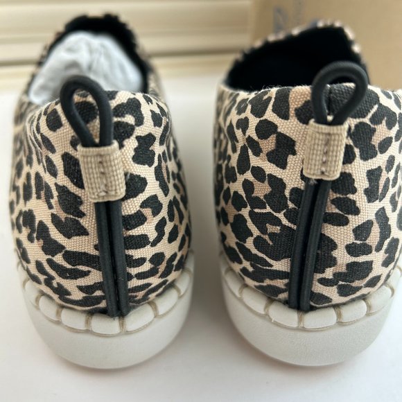 Clarks Cloudsteppers Sneakers Slip On Leopard Print Cushion Soft Shoes Walking - Picture 15 of 15